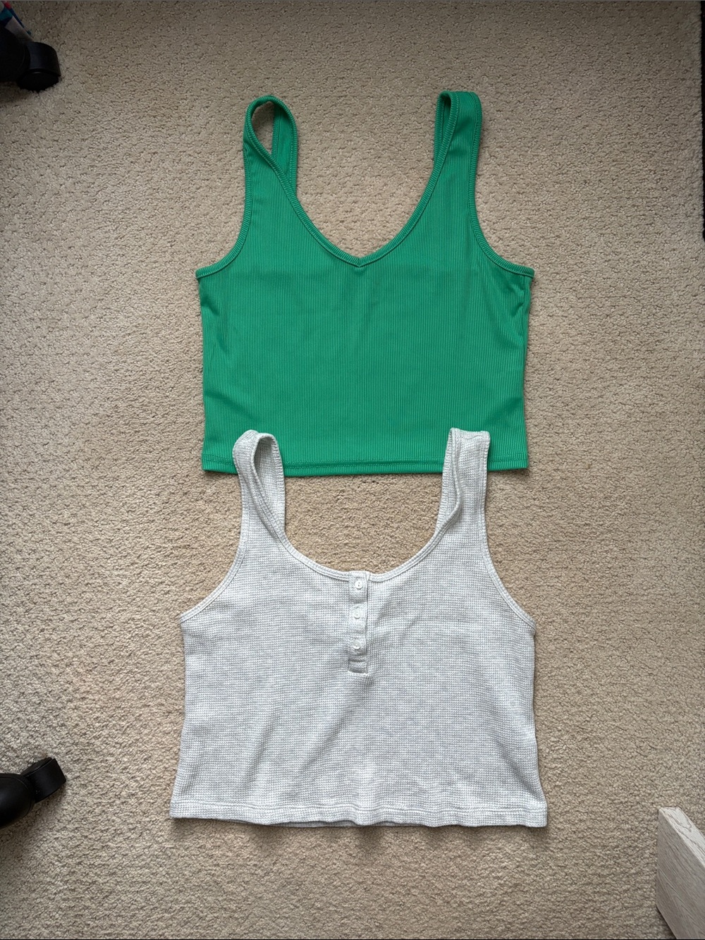 2 crop top tank tops